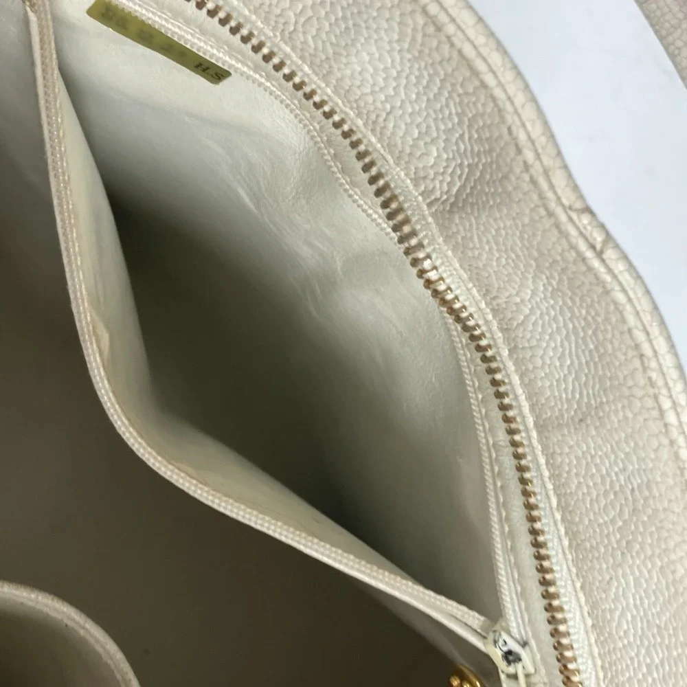 CHANEL White Caviar Leather Logo Shoulder Bag